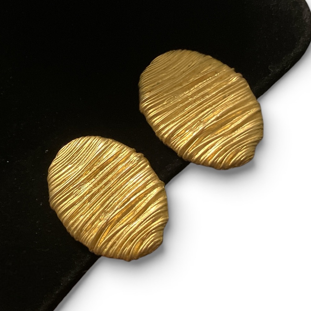 Vintage Modernist Gold Tone Oval Clip Earrings